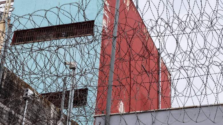 Θεσσαλονίκη: Στη φυλακή δύο σωφρονιστικοί υπάλληλοι – Καταδικάστηκαν σε ποινές κάθειρξης για εισαγωγή κινητών τηλεφώνων