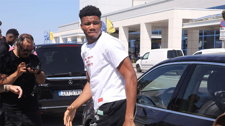 Ο Γιάννης Αντετοκούνμπο μήνυσε εταιρεία πολυτελών κρεβατιών για αθέτηση συμφωνίας