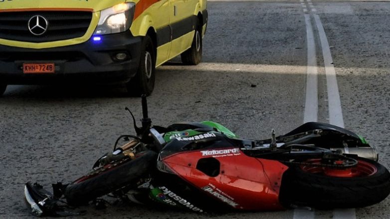 Οδηγός νταλίκας παρέσυρε και εγκατέλειψε 21χρονο οδηγό μηχανής στον Βόλο