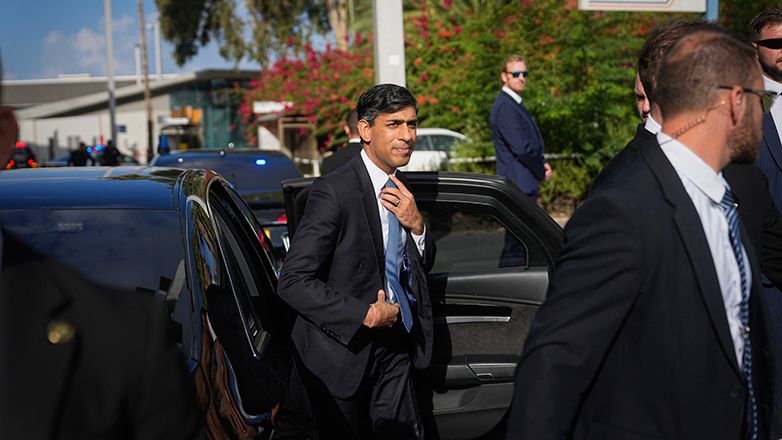 Ο Βρετανός πρωθυπουργός Σούνακ επισκέπτεται την Αίγυπτο