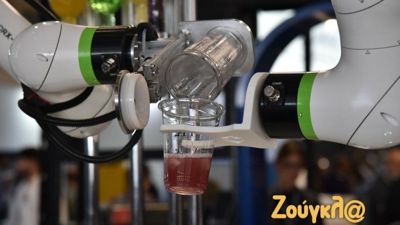 Το ρομπότ – μπάρμαν που κλέβει τις εντυπώσεις στην έκθεση Metal Machinery