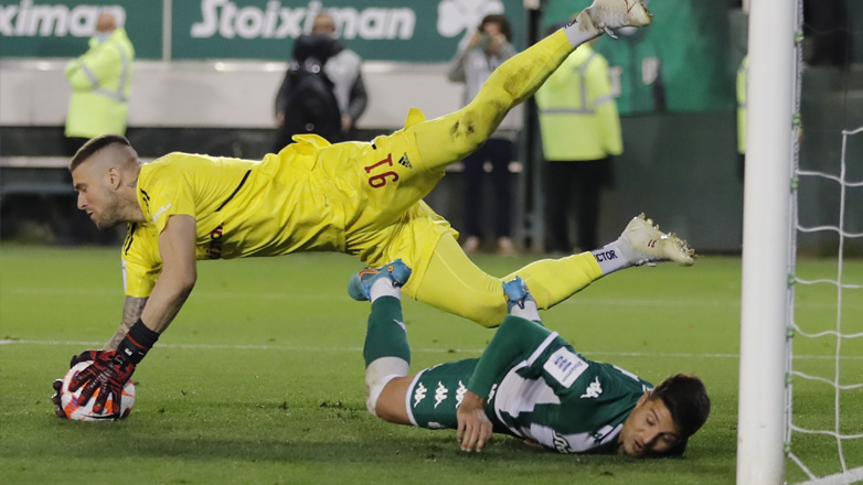 Super League: Όλα τα φώτα στο ντέρμπι των «αιωνίων»