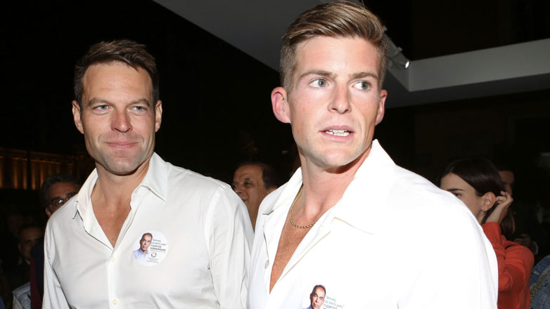 Ο Στέφανος Κασσελάκης με βέρα στο δεξί – Οι πρώτες εικόνες μετά τον γάμο του και οι αντιδράσεις στο Twitter