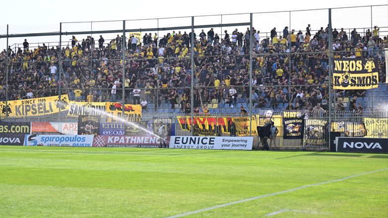 Δακρυγόνα από την αστυνομία και καθυστέρηση στο δεύτερο ημίχρονο του Αστέρας-ΑΕΚ!