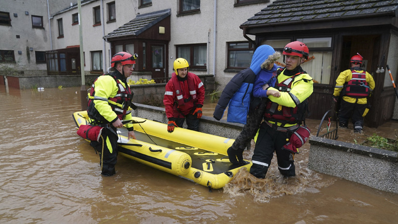 Βρετανία: Πέντε νεκροί από την καταιγίδα Μπαμπέτ