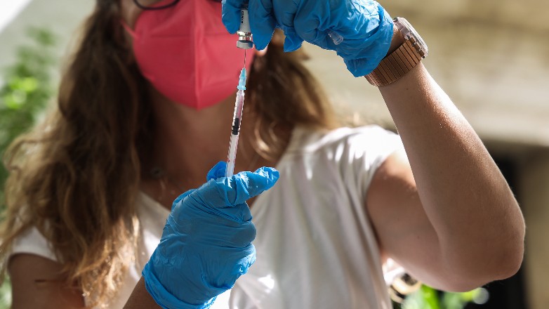 Κορονοϊός: Ξεκίνησαν οι εμβολιασμοί των βρεφών και παιδιών