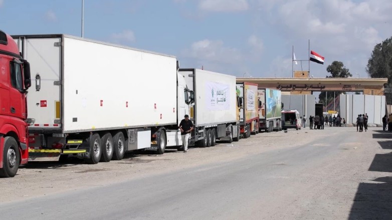 Τρίτο κομβόι με ανθρωπιστική βοήθεια με κατεύθυνση τη Γάζα διέσχισε το πέρασμα της Ράφα