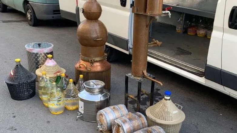 Θεσσαλονίκη: Δύο συλλήψεις για παράνομο αποστακτήριο και καπνικά προϊόντα