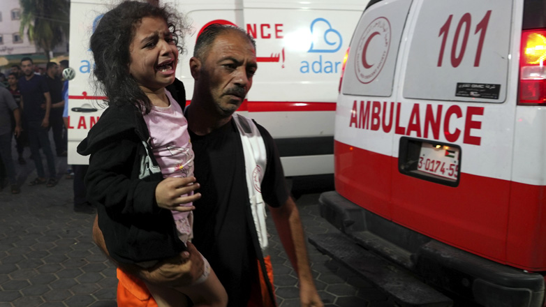 Γάζα: «Αν δεν βρούμε καύσιμα, θα είναι η θανατική ποινή για τους ασθενείς», λέει διευθυντής νοσοκομείου