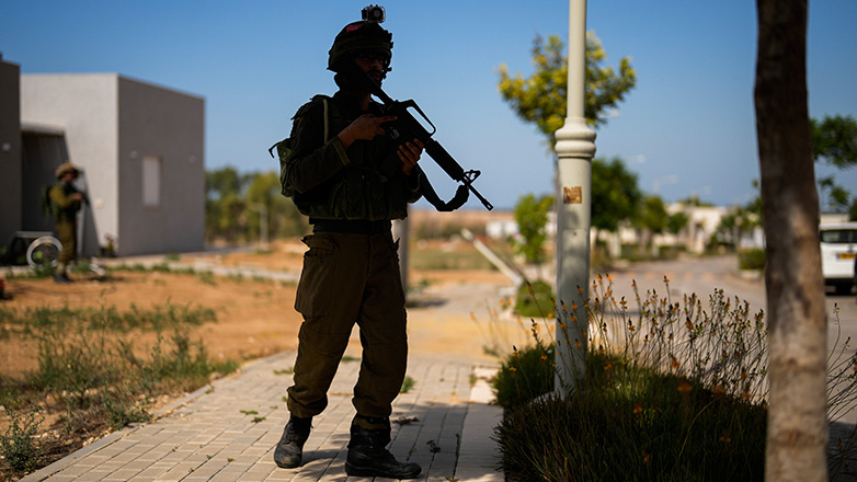 Ο ισραηλινός στρατός εξακολουθεί να περιμένει πολιτικές εντολές για τη χερσαία επιχείρηση