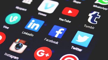 Η ΕΕ επιχειρεί να απαγορεύσει τα social media και την AI στα παιδιά κάτω των 16 ετών