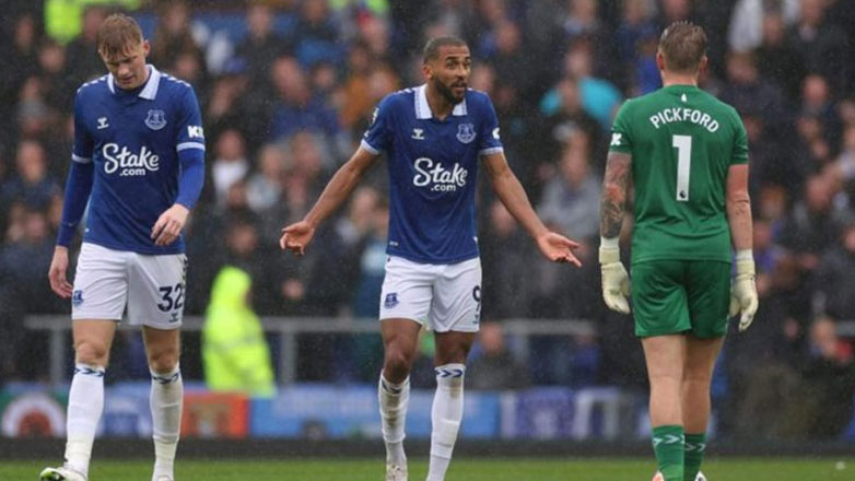 Κινδυνεύει με αφαίρεση 12 βαθμών η Έβερτον