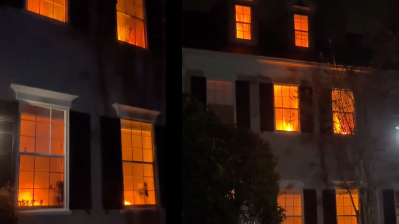 Ένα σπίτι στολισμένο για το Halloween μοιάζει σαν να φλέγεται