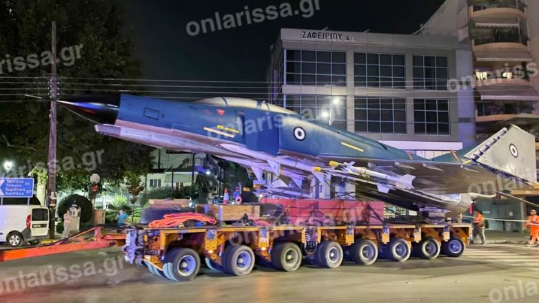 Λάρισα: Μαχητικό αεροσκάφος διέσχισε τους δρόμους της πόλης