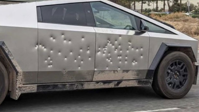 Η Tesla γάζωσε με σφαίρες το Cybertruck για να αποδείξει ότι είναι αλεξίσφαιρο – Είναι τελικά;