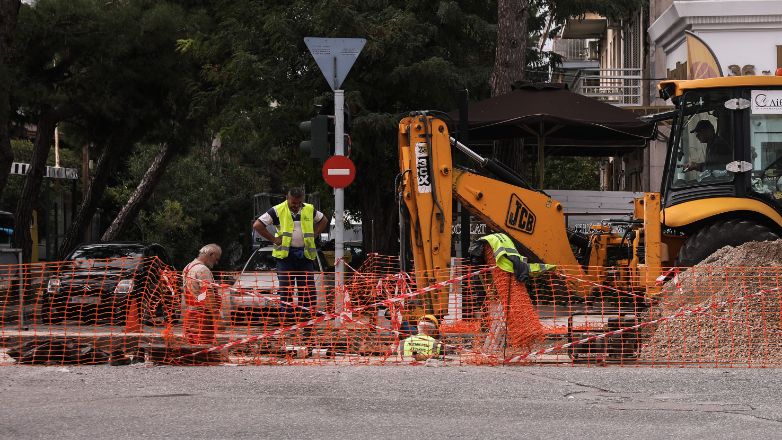 Εργασίες οδοποιίας στη Βασιλίσσης Σοφίας από την Περιφέρεια Αττικής
