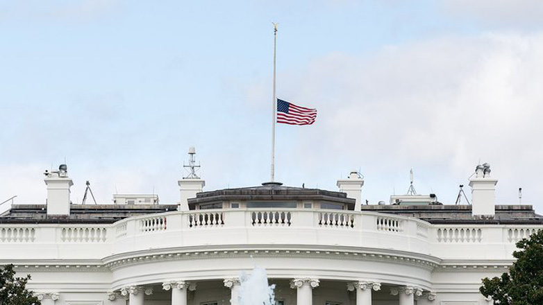ΗΠΑ: Μεσίστιες οι αμερικανικές σημαίες για το μακελειό στο Μέιν