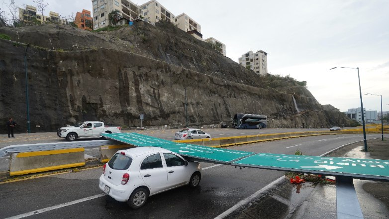 Μεξικό: Υλικές καταστροφές χωρίς νεκρούς στο Ακαπούλκο μετά τον τυφώνα «Ότις»