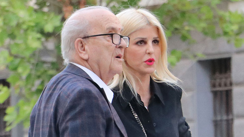Έλενα Ράπτη: Βόλτα με τον πατέρα της Δημήτρη στο κέντρο της Αθήνας