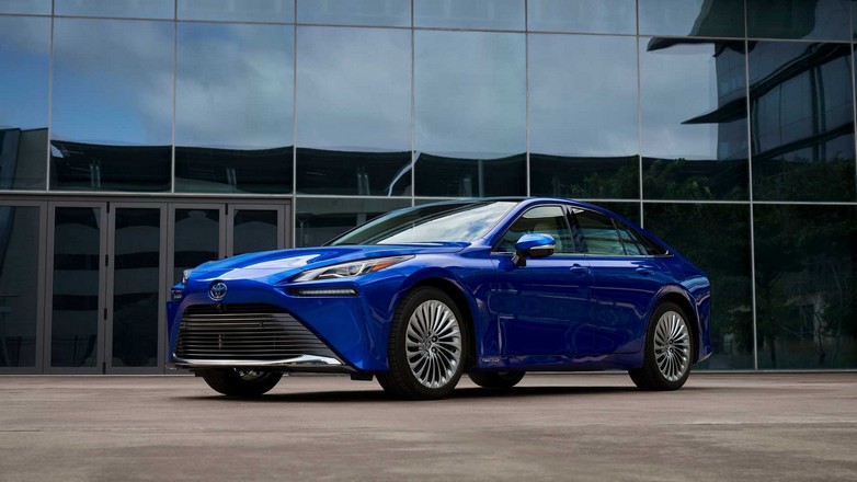 Toyota «Η υδρογονοκίνηση δεν ταιριάζει στα επιβατικά λόγω ανεφοδιασμού – θα τη χρησιμοποιήσουμε στα επαγγελματικά»