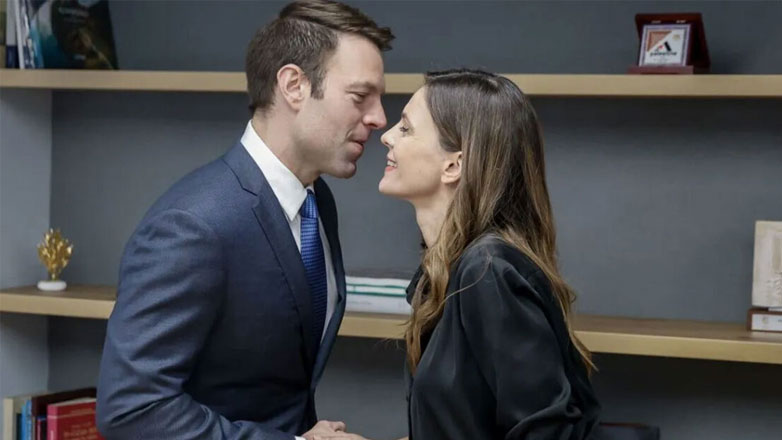 Στέφανος Κασσελάκης: Το τρυφερό φιλί με την Έφη Αχτσιόγλου που έγινε viral