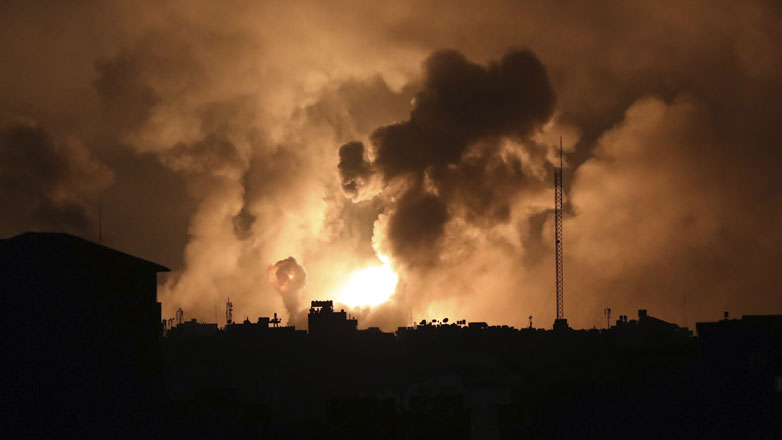 Σφοδροί βομβαρδισμοί στη Γάζα – Το Ισραήλ «επεκτείνει» τις χερσαίες επιχειρήσεις απόψε