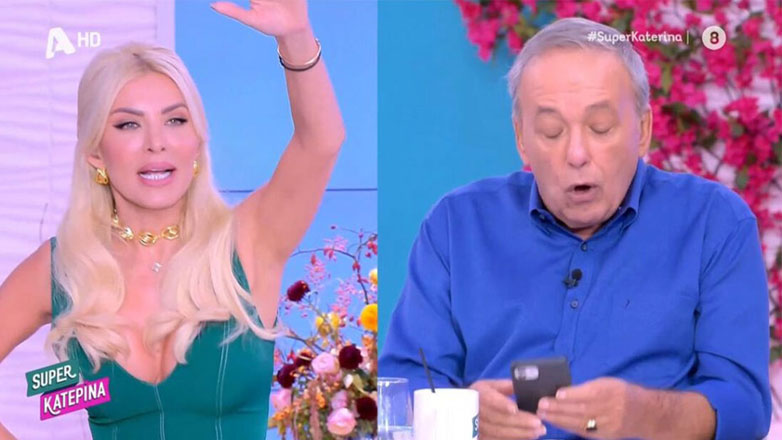 Κατερίνα Καινούργιου: Γνωστός οδοντίατρος της έστειλε λουλούδια