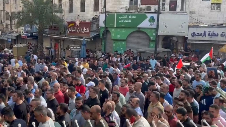 «Απελευθερώστε τη Γάζα» – Εκατοντάδες άνθρωποι διαδήλωσαν στη Ραμάλα