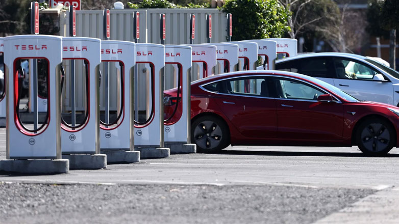 Η BP αγόρασε ταχυφορτιστές της Tesla αξίας 1000εκατ. δολαρίων – Συνολικά θα επενδύσει 1δις.