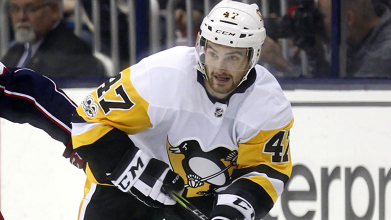 Άνταμ Τζόνσον: Η στιγμή που ο αθλητής του χόκεϊ δέχεται χτύπημα από το παγοπέδιλο που του κόβει τον λαιμό – Σκληρές εικόνες