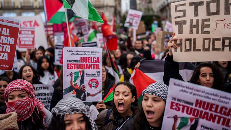 Μεγάλη διαδήλωση υπέρ των Παλαιστινίων στη Μαδρίτη, με τη συμμετοχή της υπουργού Εργασίας