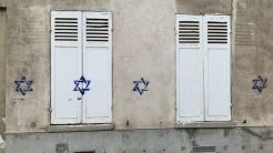 Γαλλία: Εισαγγελική παρέμβαση για τα Άστρα του Δαβίδ που ζωγράφησαν άγνωστοι σε σπίτια και επιχειρήσεις Εβραίων