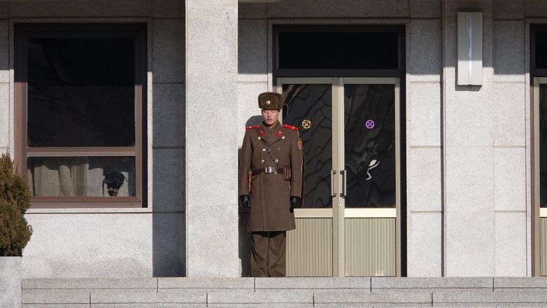 Νότια Κορέα: Άνδρας τραυμάτισε με μαχαίρι δύο αστυνομικούς έξω από το γραφείο του προέδρου