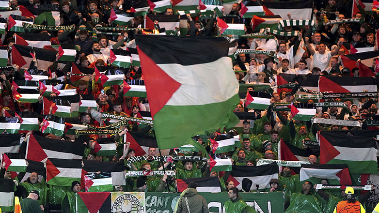 Οπαδοί της Σέλτικ τραγουδούν για την Παλαιστίνη στον αγώνα με την Ατλέτικο Μαδρίτης