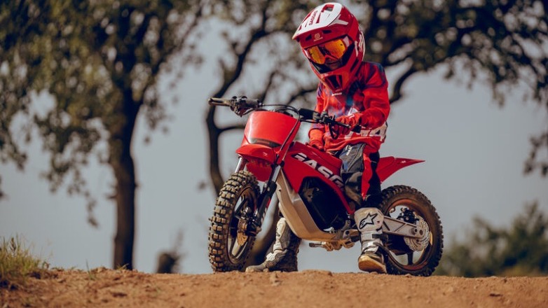 Από μικρός στα βάσανα με ηλεκτρικό GASGAS!