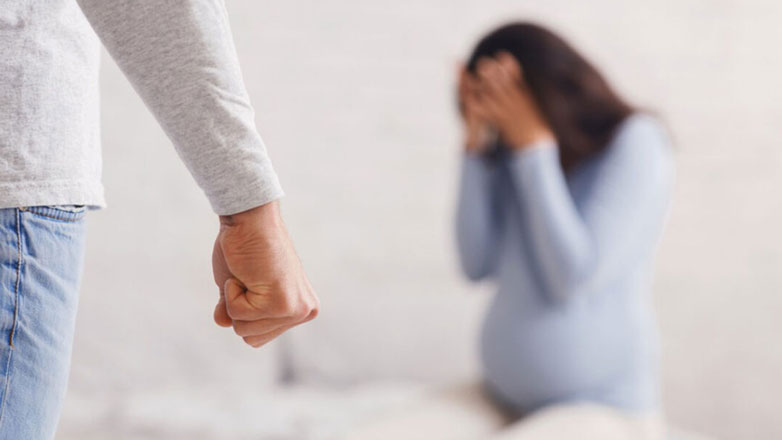 Ο εφοπλιστής απαντά μέσω του δικηγόρου του στην καταγγελία της εγκυμονούσας συντρόφου του για ξυλοδαρμό