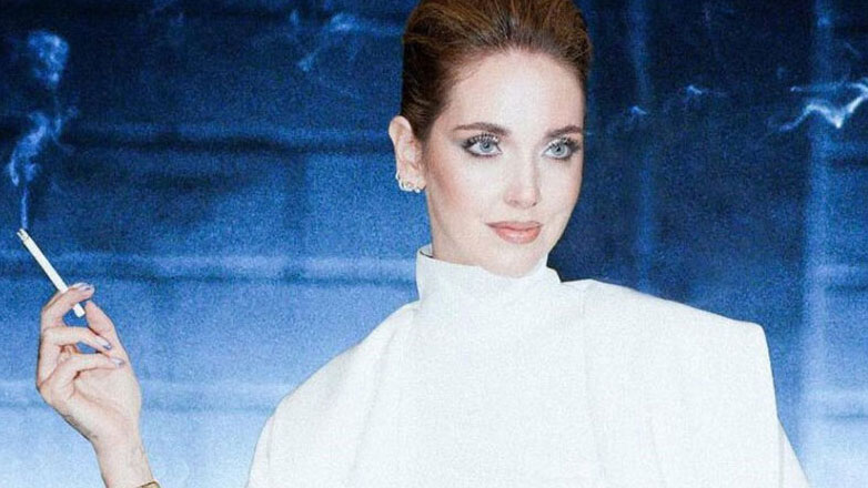 Chiara Ferragni: Μεταμφιέστηκε σε Sharon Stone και αναβίωσε το γνωστό σταυροπόδι από το «Βασικό Ένστικτο»