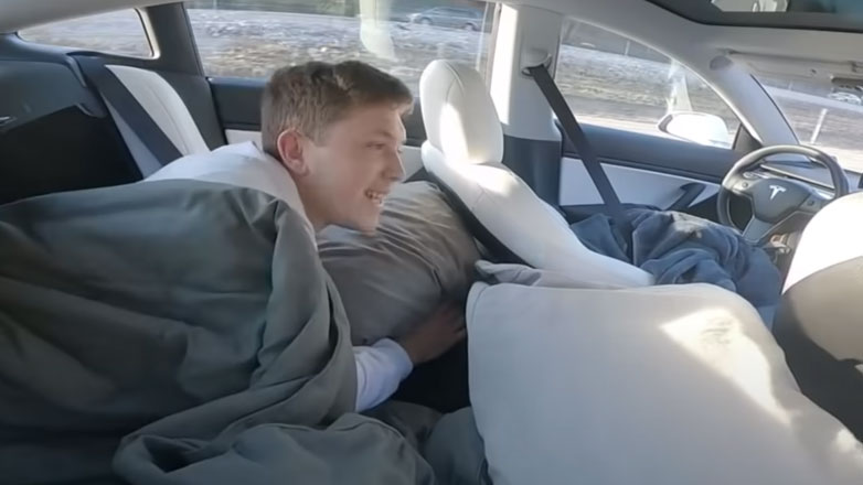 Αθώωση της Tesla για θανατηφόρο τροχαίο που συνέβη ενώ ήταν ενεργοποιημένος ο αυτόματος πιλότος