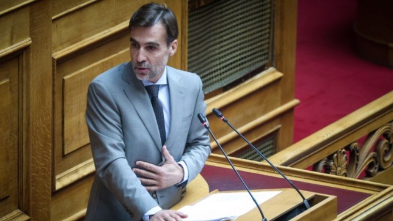 Χουρδάκης: «Δεν παραδίδω την έδρα μου»