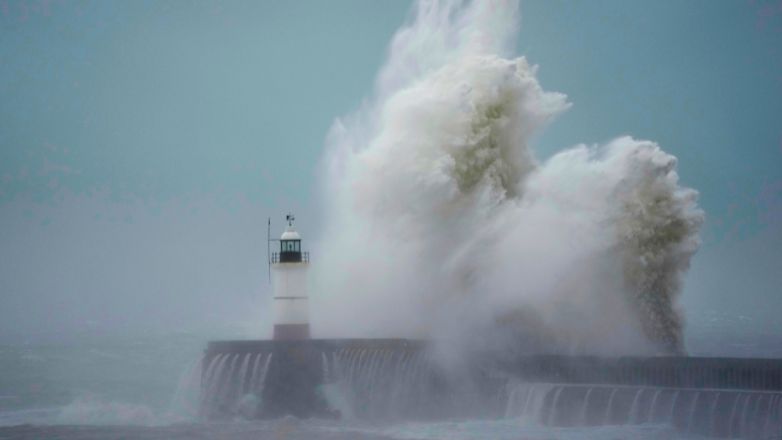 Η κακοκαιρία Ciaran πλήττει την Ευρώπη -Τουλάχιστον 6 νεκροί