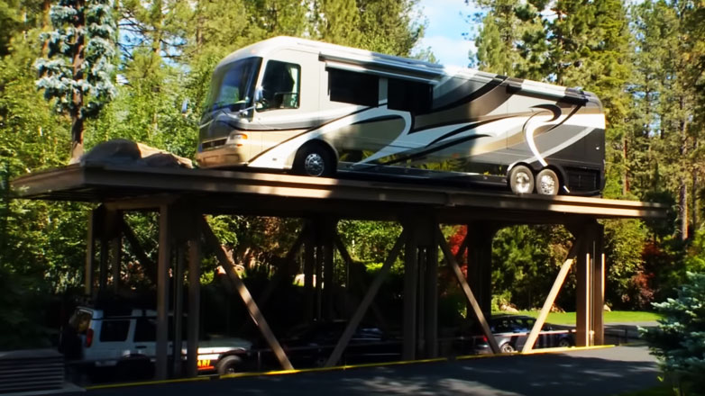 Δείτε το γκαράζ που εξαφανίζεται με το πάτημα ενός κουμπιού – Βέβαια κάθε πάτημα κοστίζει 25 δολάρια