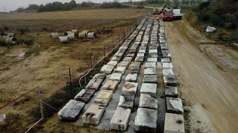 Aμφίπολη: Επιστρέφουν στον Τύμβο Καστά 25 αρχιτεκτονικά μέλη, έπειτα από 21 αιώνες