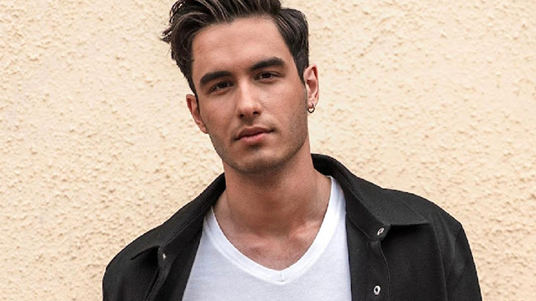 Βαγγέλης Μολές: Aπό καλλιτέχνης του δρόμου στην οδό Ερμού, στο πλευρό του Ηλία Βρεττού στο Mezzo Athens!