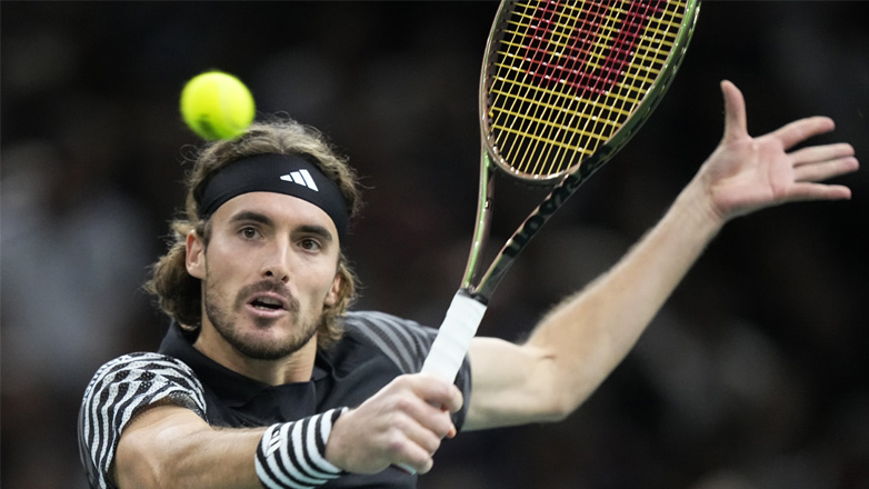 Προχωράει ακάθεκτος στο Paris Masters ο Τσιτσιπάς – Νίκησε 2-0 σετ τον Ζβέρεφ και προκρίθηκε στα προημιτελικά!