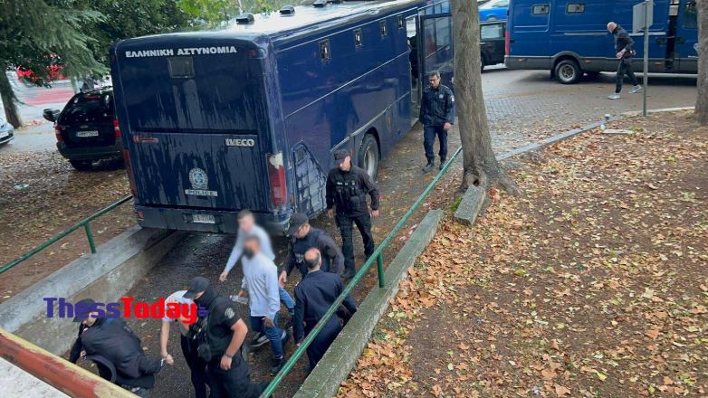 Θεσσαλονίκη: Στην ανακρίτρια οι εννέα οπαδοί για τη συμπλοκή στην περιοχή της Βούλγαρη