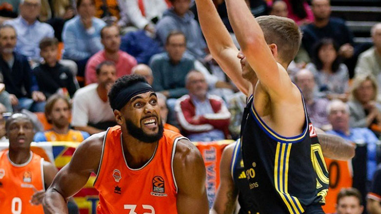 Euroleague: Η Μονακό 72-66 «ντύθηκε»… με Αρμάνι στο Μιλάνο