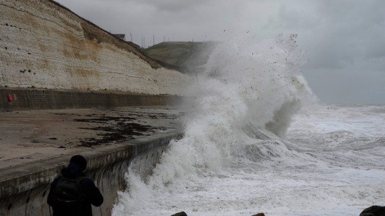 Ευρώπη: Τουλάχιστον 10 νεκροί και πολλές υλικές ζημιές από την καταιγίδα Ciaran