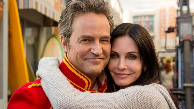 Courteney Cox: Σκυθρωπή και καταβεβλημένη στην πρώτη της δημόσια εμφάνιση μετά τον θάνατο του Matthew Perry