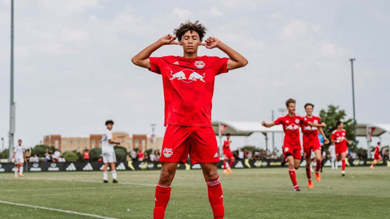 Τσέλσι: Έκλεισε τον 15χρονο Χολ