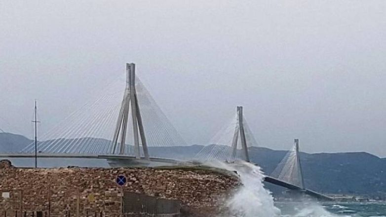 Η κακοκαιρία πλήττει την Αχαΐα – Προληπτική εκκένωση οικισμού στο Αίγιο